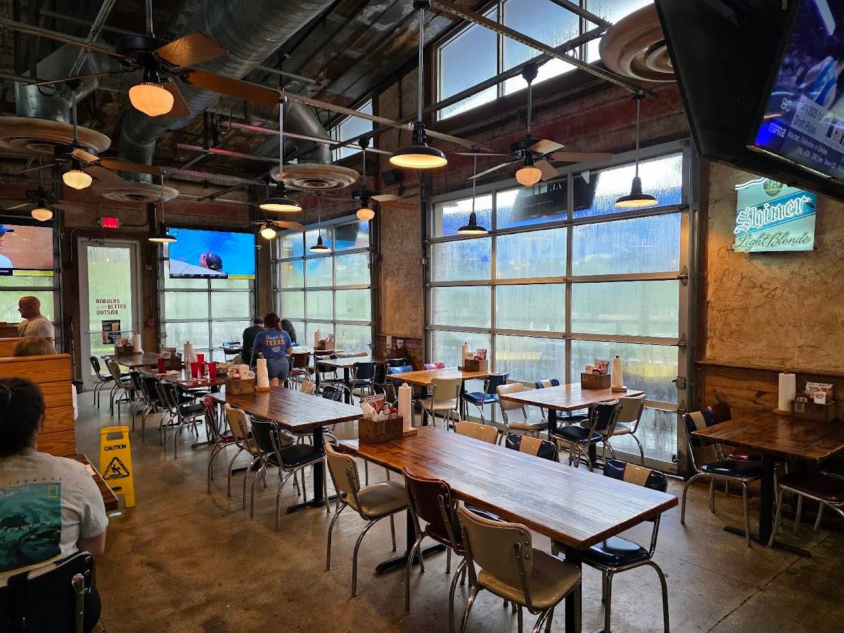 Willie's Grill & Icehouse restaurant in San Antonio - photo 2
