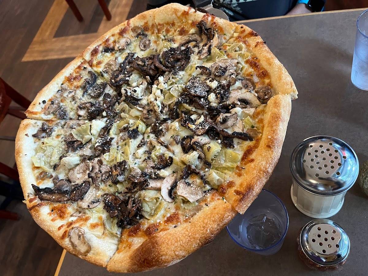 Mezza Luna Pizzeria restaurant in Springfield - photo 4