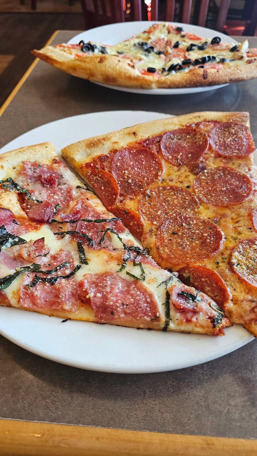 Mezza Luna Pizzeria restaurant in Springfield - photo 5
