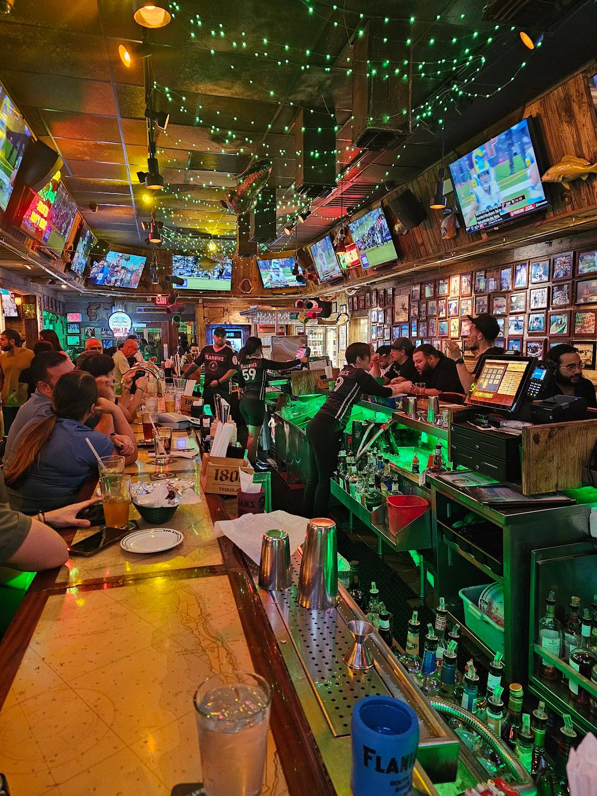 Flanigan's Seafood Bar and Grill restaurant in Miami - photo 4