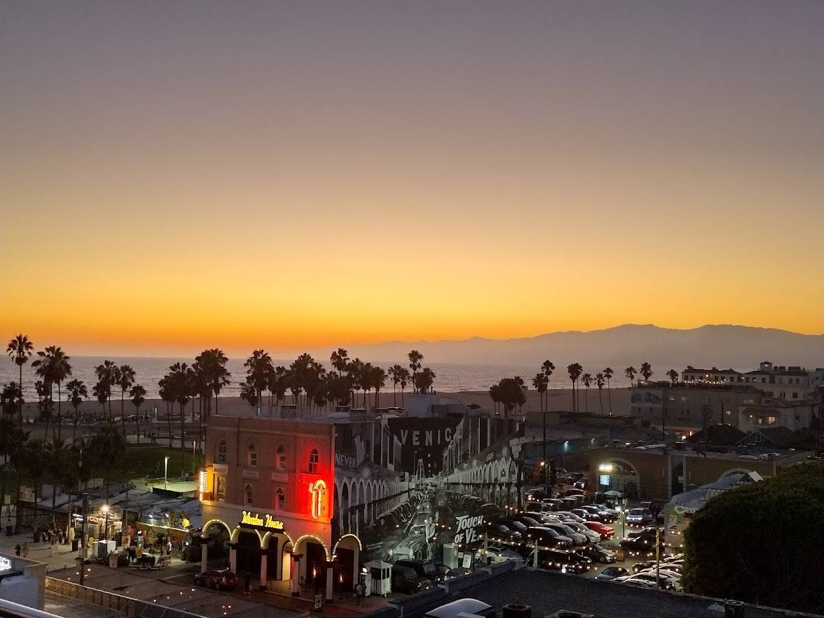 Erwin's General Cafe restaurant in Los Angeles - photo 4