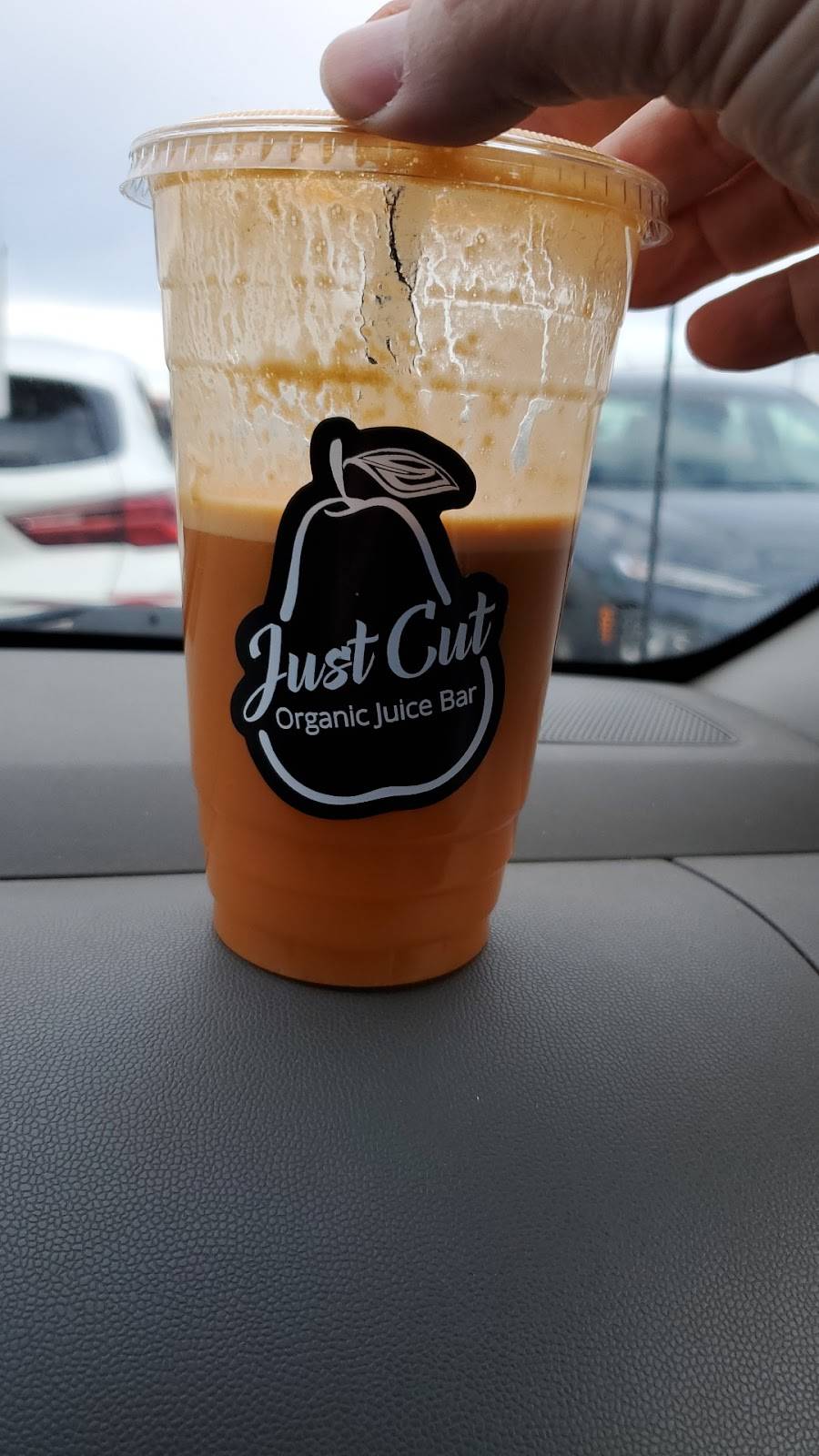 Just Cut Organic Juice Bar and Fitness restaurant in Redmond - photo 3