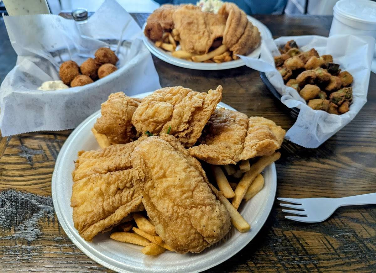 Bayseas Catfish House restaurant in San Antonio - photo 4