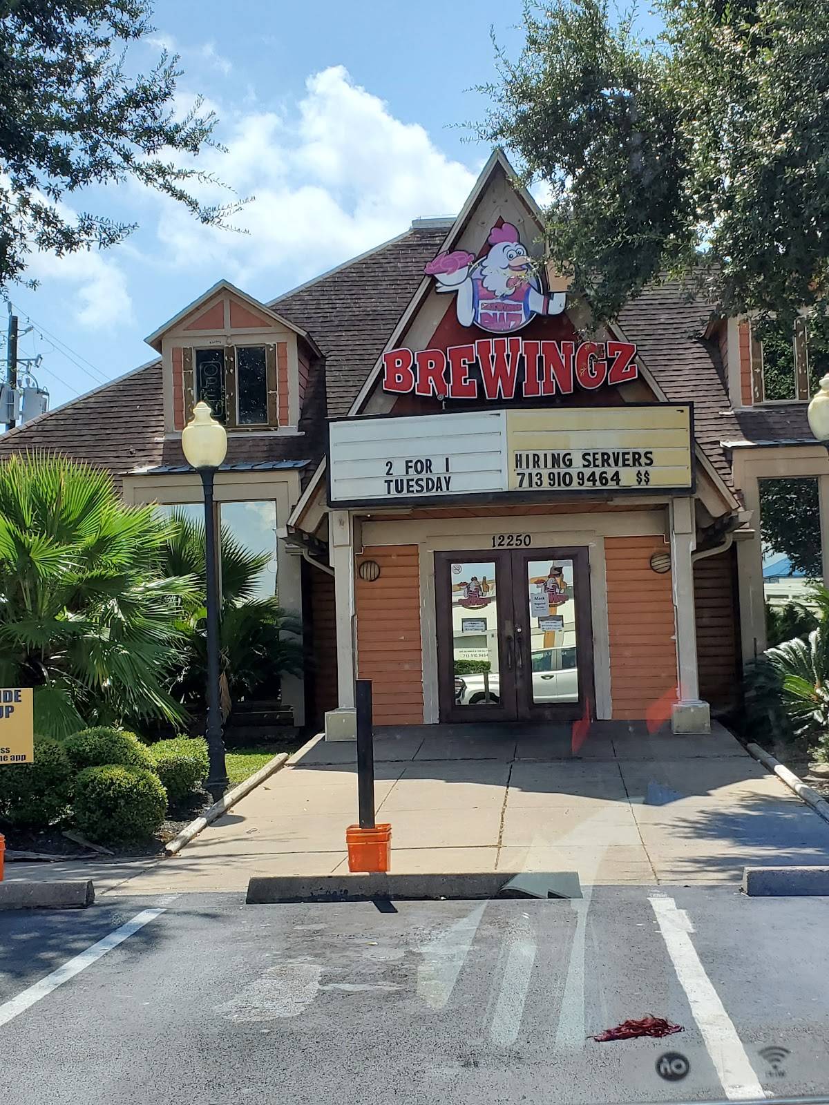 BreWingZ Restaurant and Bar restaurant in Houston - main photo