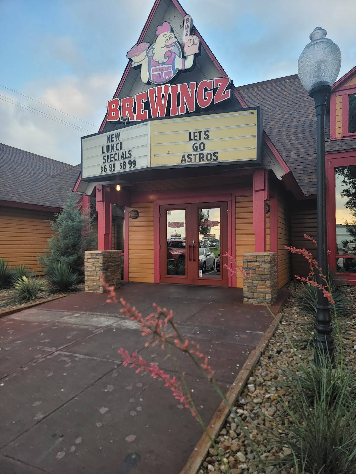 BreWingZ Restaurant and Bar restaurant in Houston - photo 5