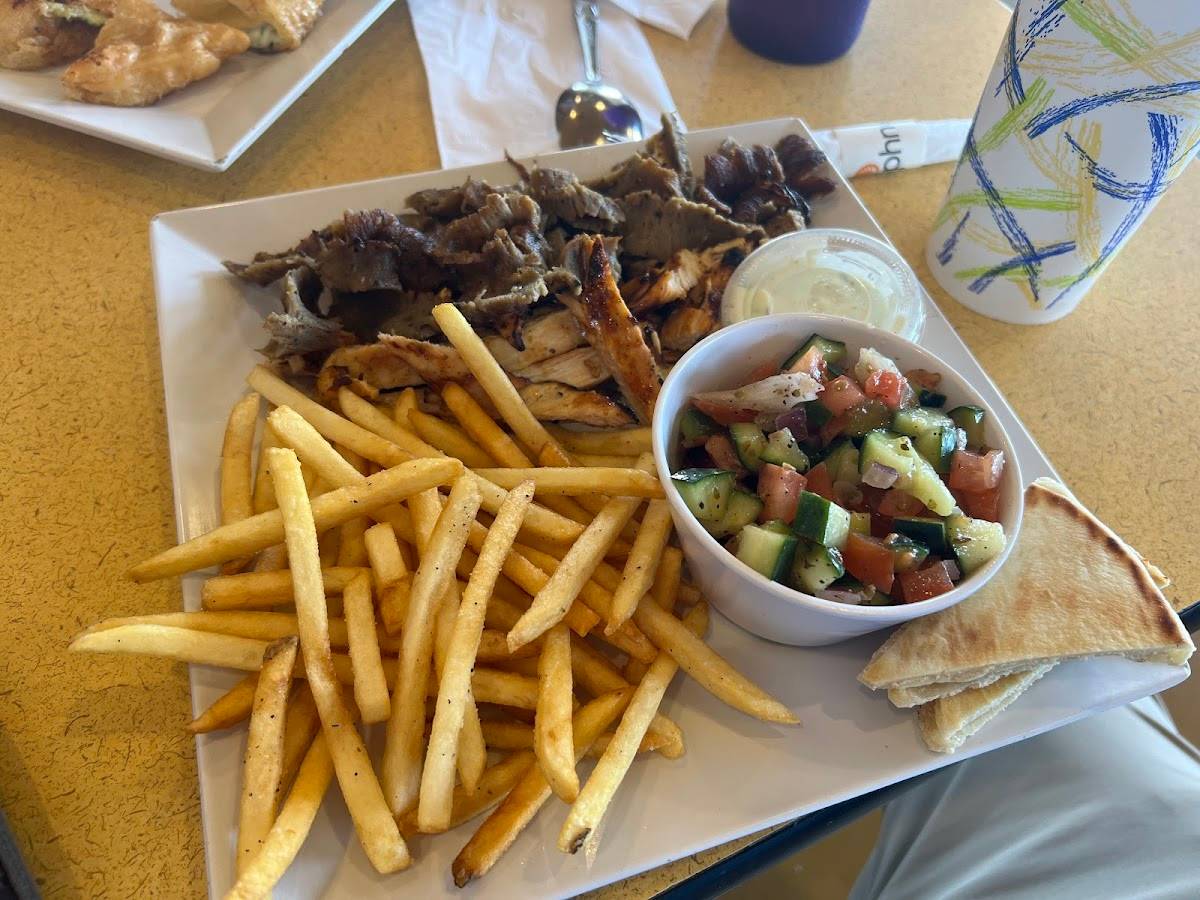 Daphne's restaurant in Redondo Beach - photo 4