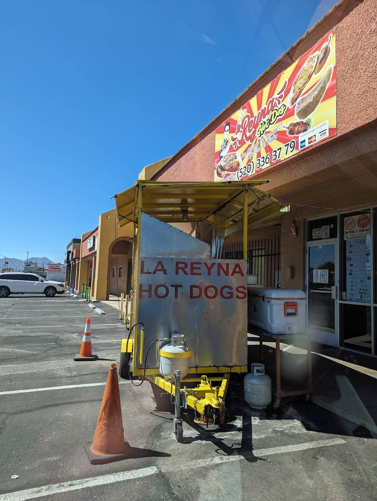 Hot Dogs La Reyna restaurant in Tucson - photo 5