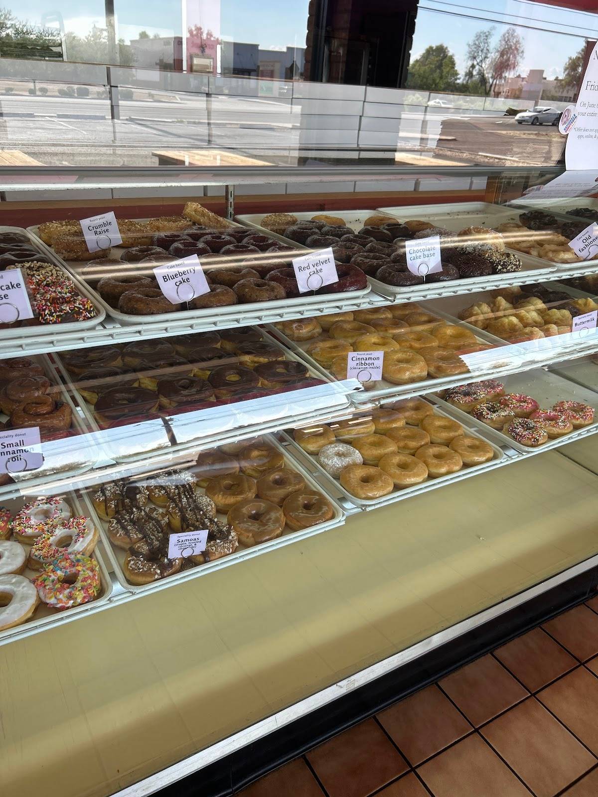 The Original Rainbow Donuts restaurant in Phoenix - photo 5