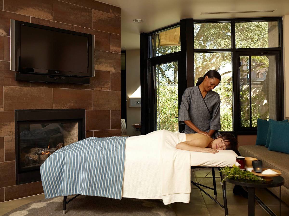 Bardessono Hotel and Spa restaurant in Yountville - photo 5