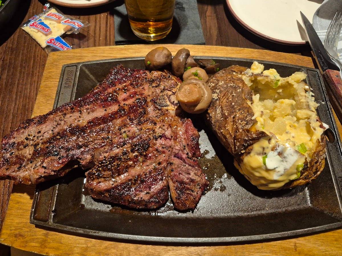 Cattlemen's Steak House restaurant in Fort Worth - photo 3