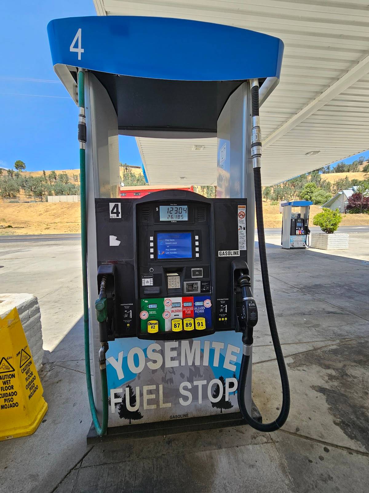 Yosemite Fuel Stop & Gill's Grill restaurant in Coarsegold - photo 3