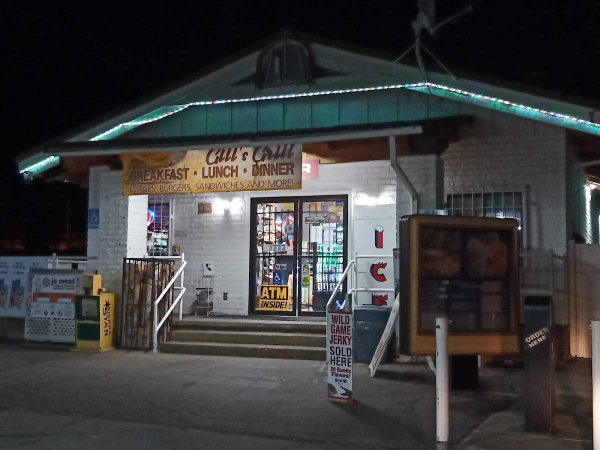 Yosemite Fuel Stop & Gill's Grill restaurant in Coarsegold - photo 5