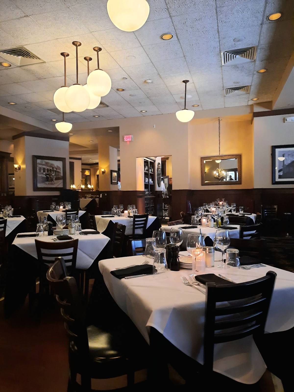 Maggiano's Little Italy restaurant in Boston - photo 4