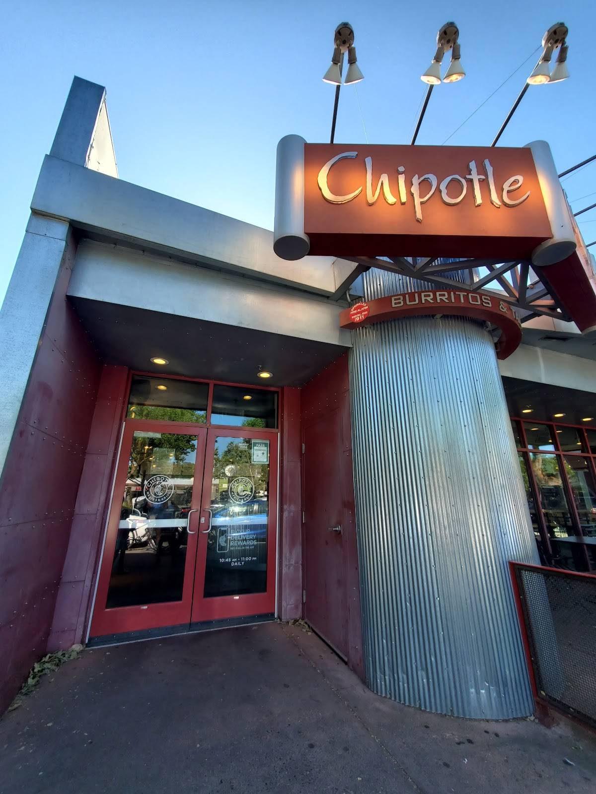 Chipotle Mexican Grill restaurant in Davis - photo 4