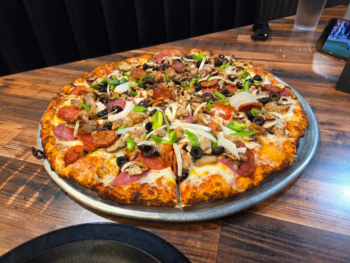 Round Table Pizza restaurant in Oakhurst - photo 3
