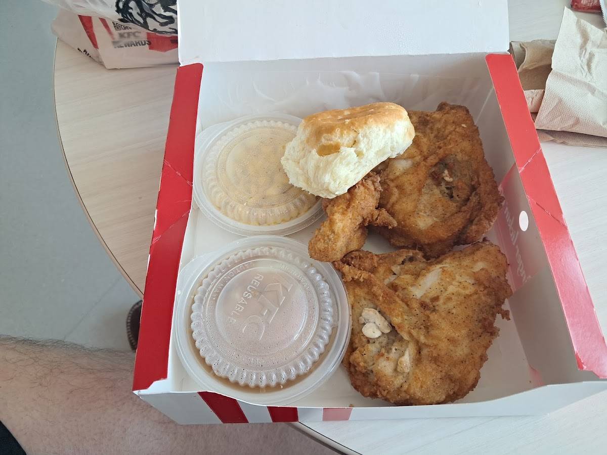 KFC restaurant in Houston - photo 5