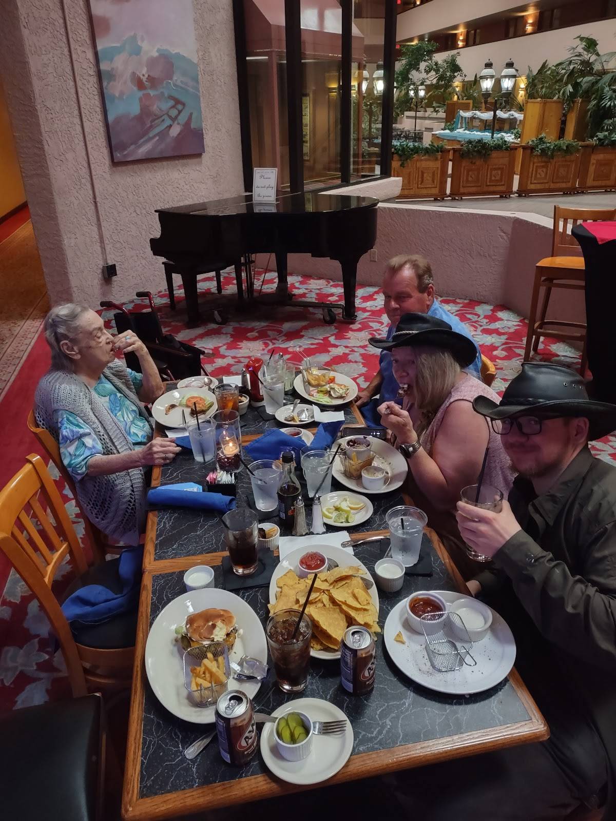Wilbur's Grill restaurant in Tucson - photo 3