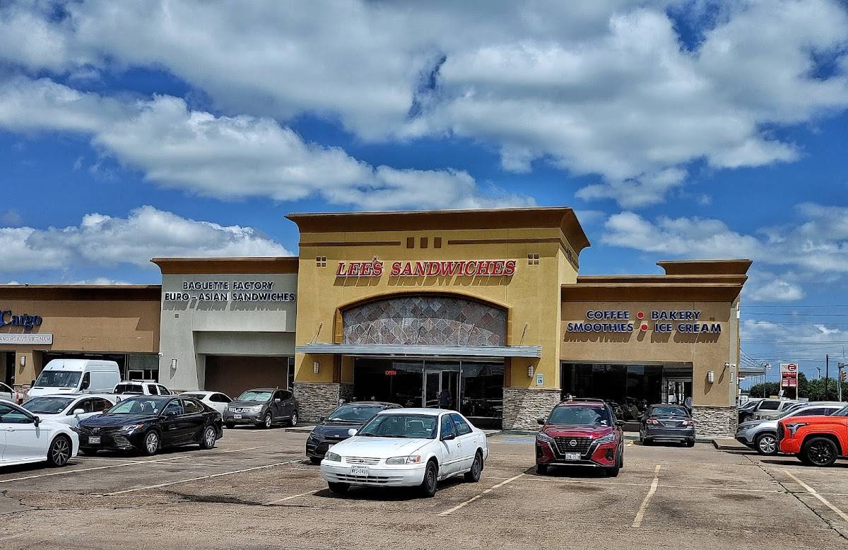 Lee's Sandwiches restaurant in Houston - photo 5