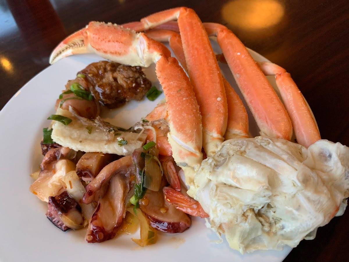 Queens Court Restaurant restaurant in Hilo - photo 2