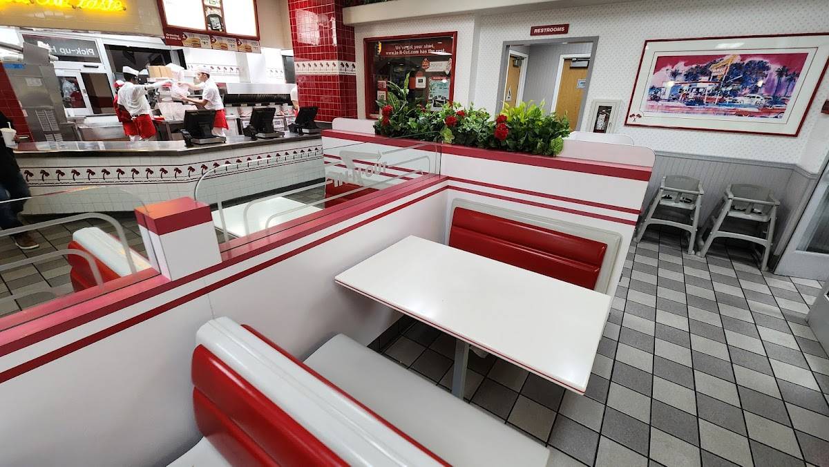 In-N-Out Burger restaurant in Tucson - photo 5