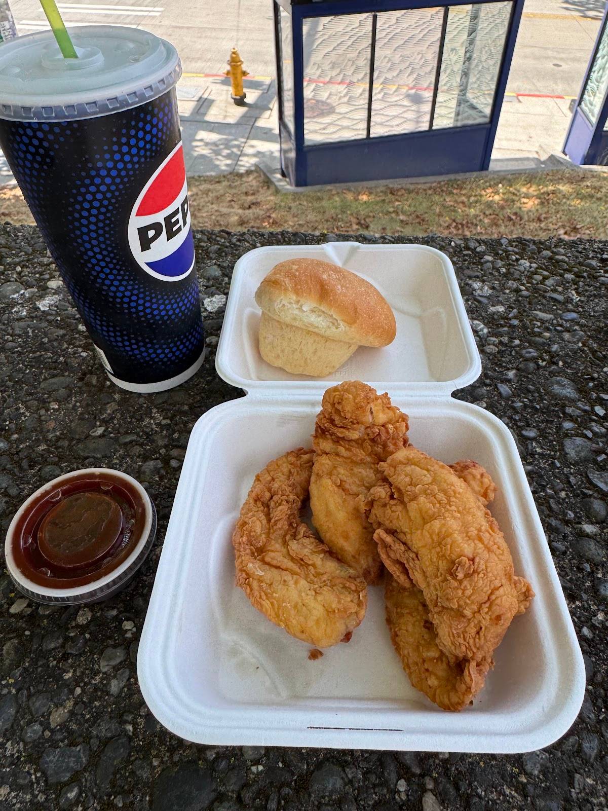 Ezell's Famous Chicken restaurant in Seattle - photo 2