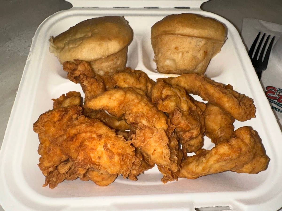 Ezell's Famous Chicken restaurant in Seattle - photo 3