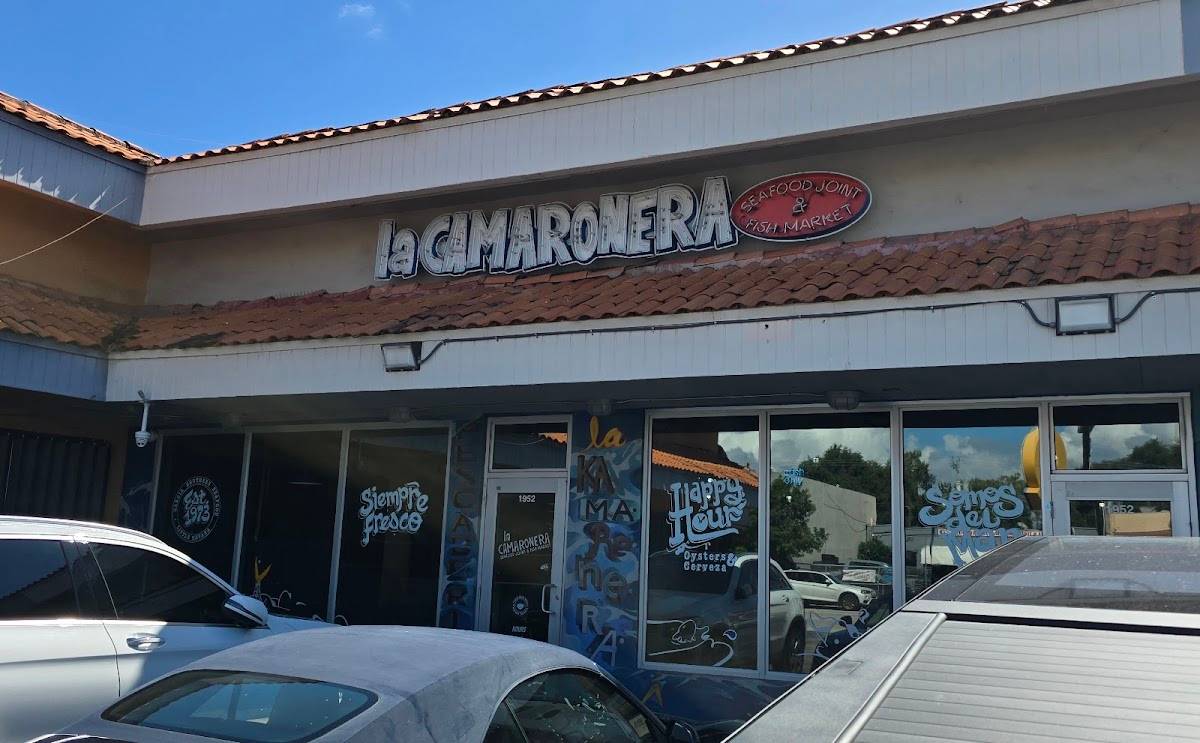 La Camaronera Seafood Joint and Fish Market restaurant in Miami - photo 2