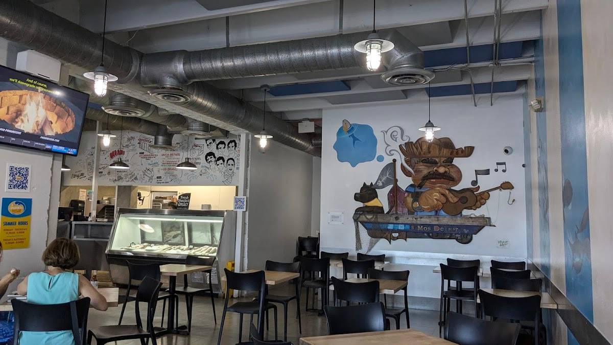 La Camaronera Seafood Joint and Fish Market restaurant in Miami - photo 5