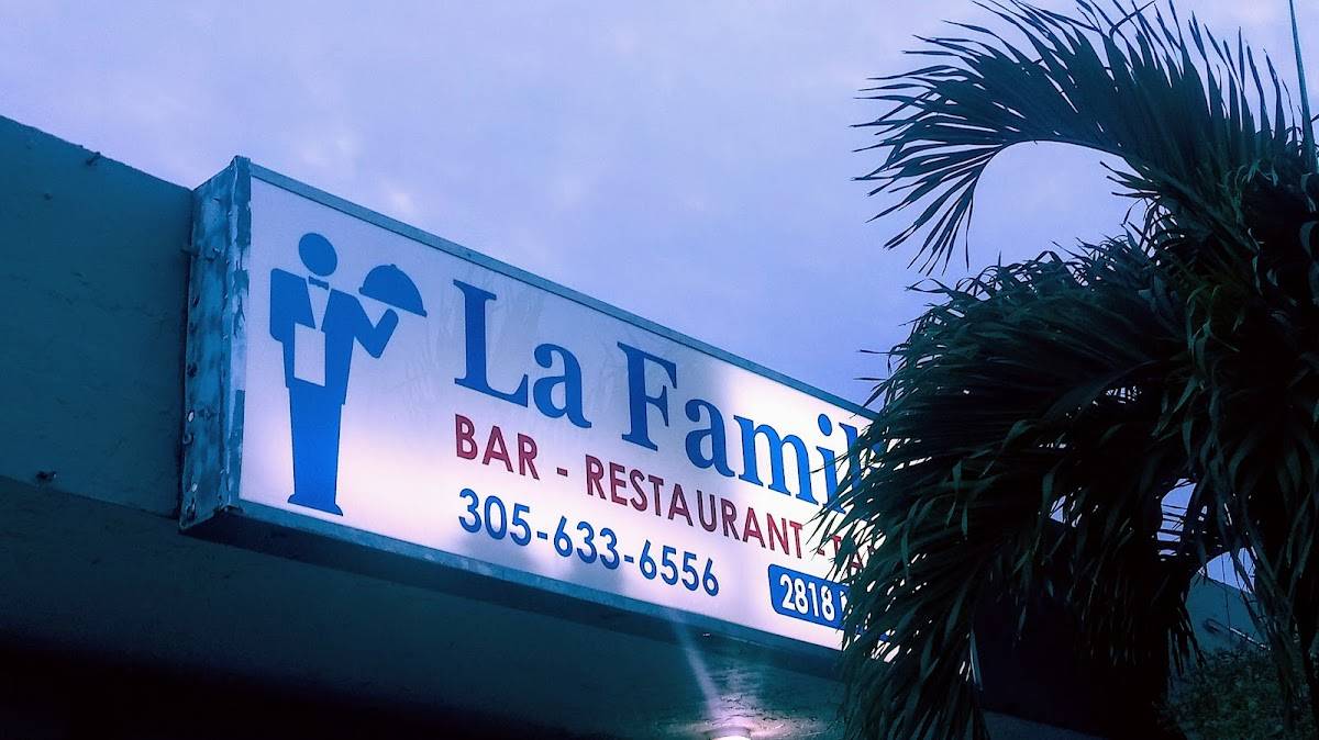 La Familia Bar Restaurant restaurant in Miami - photo 3