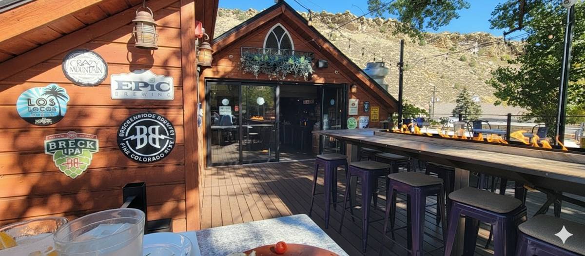 Roof Top Tavern restaurant in Morrison - photo 2