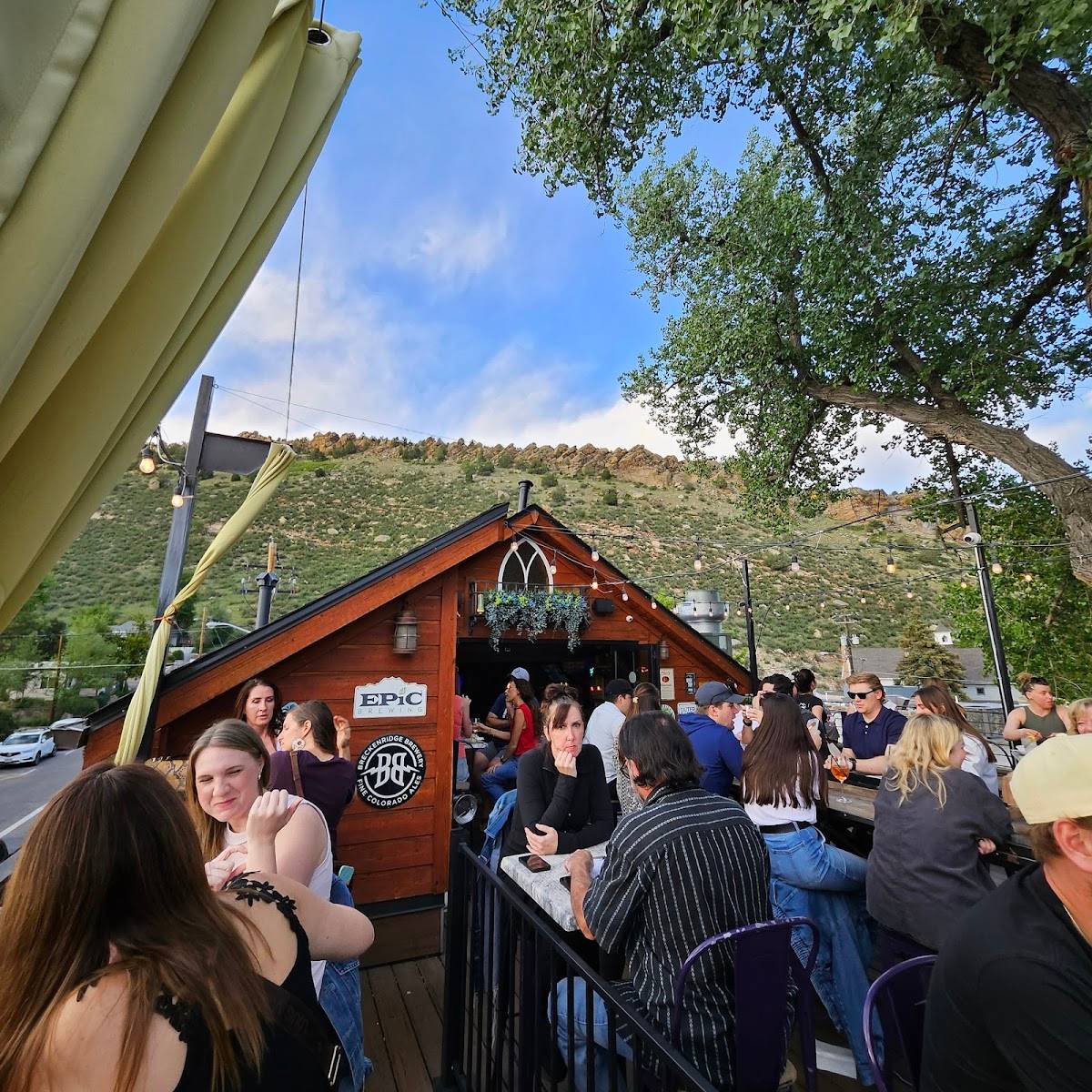 Roof Top Tavern restaurant in Morrison - photo 4