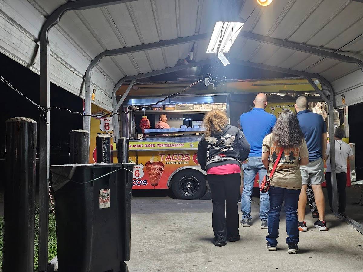 Hwy 6 Tacos (Food Truck) restaurant in Houston - photo 5