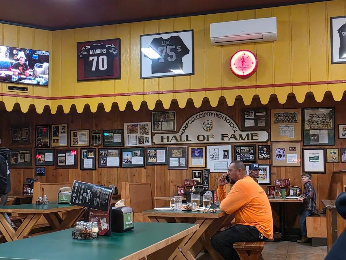 Pizza Factory restaurant in Mariposa - photo 5