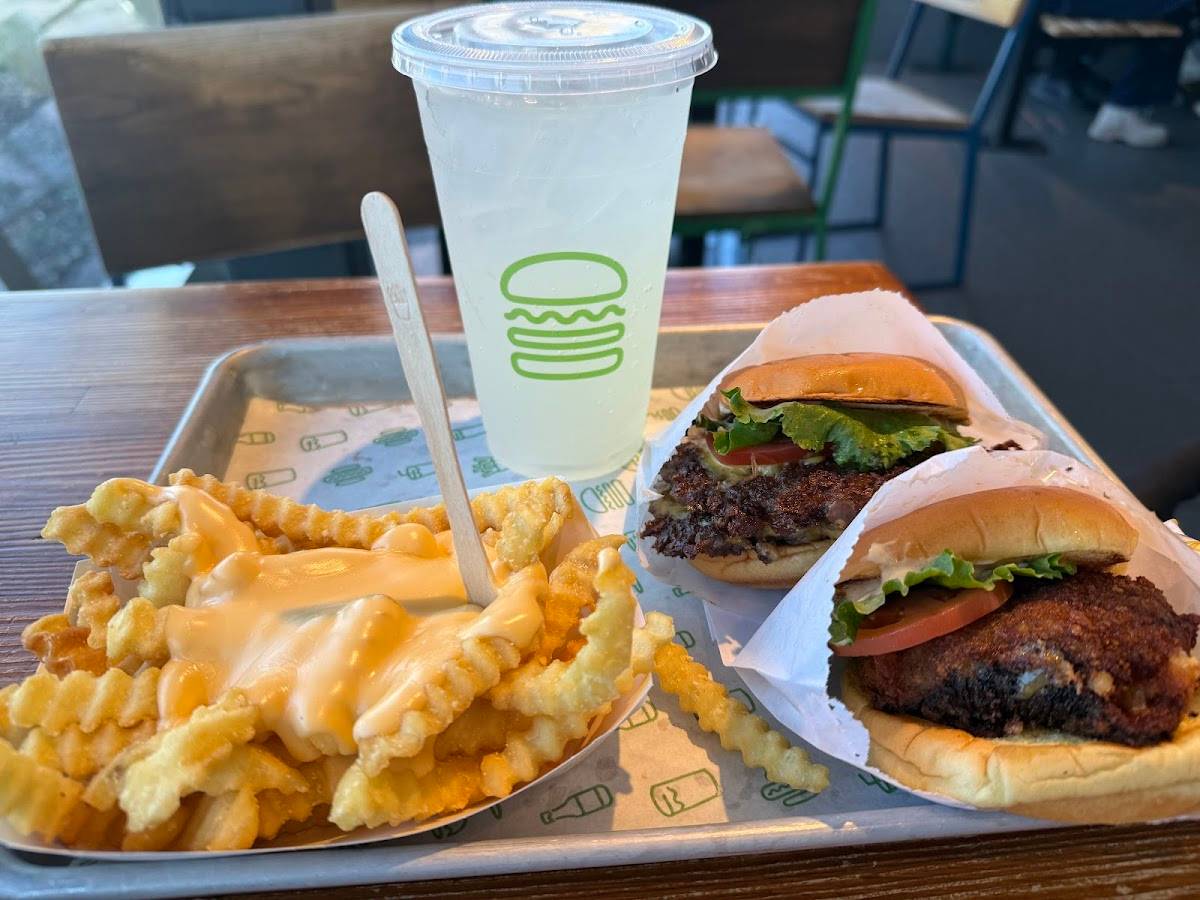 Shake Shack Westbury restaurant in Garden City - photo 3