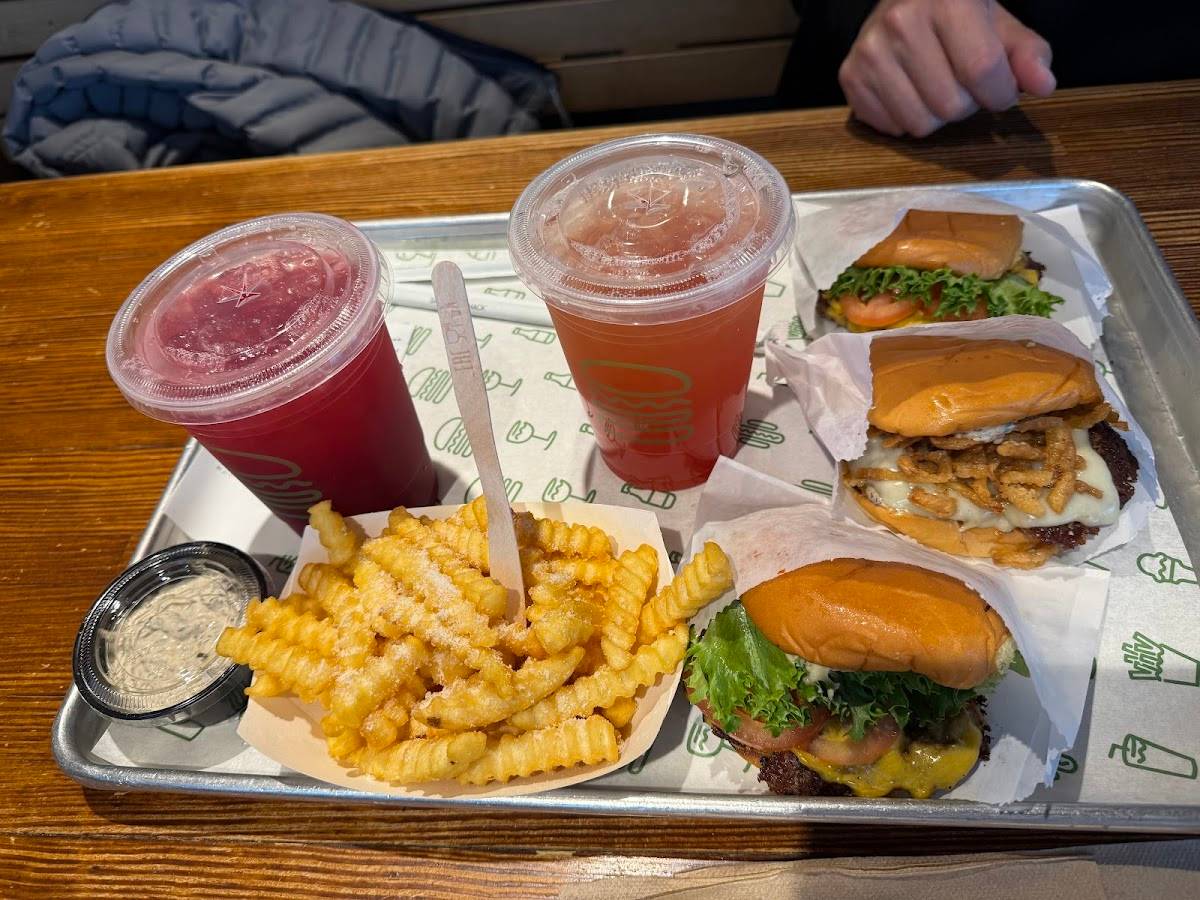 Shake Shack Westbury restaurant in Garden City - photo 4