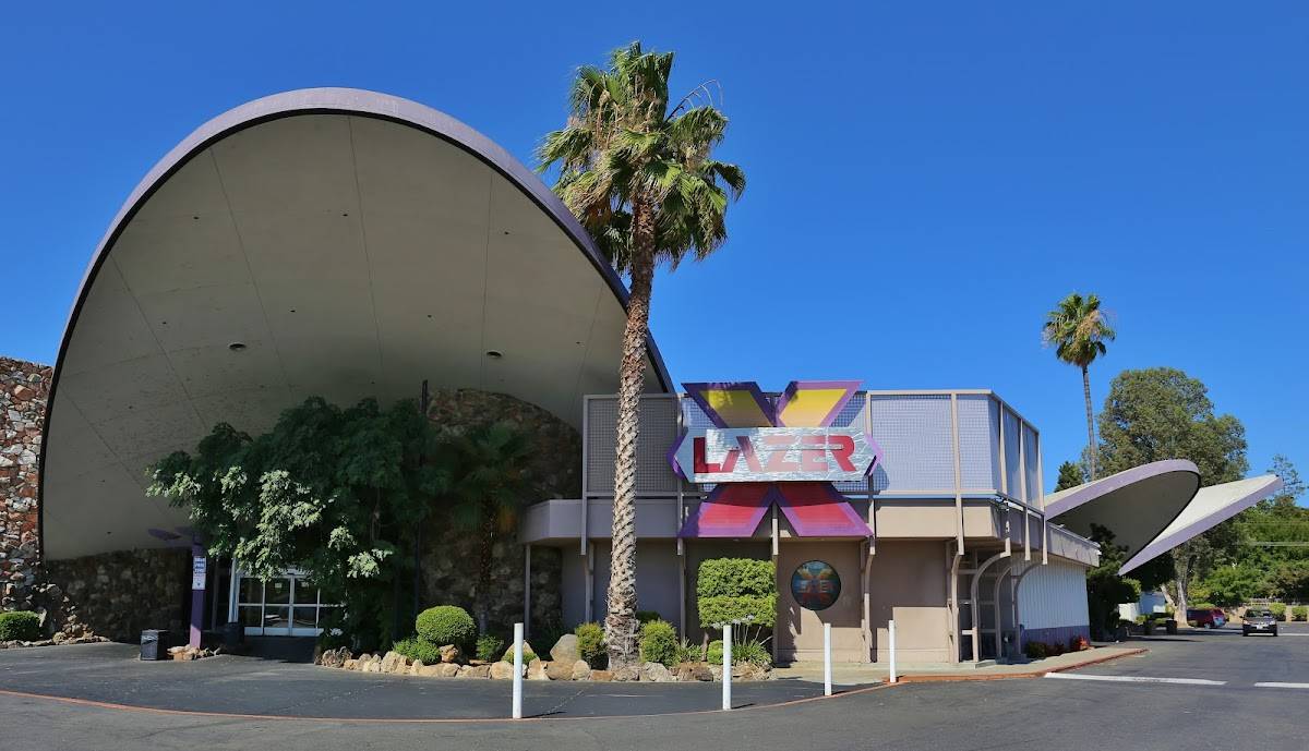 Country Club Lanes - Photo 2