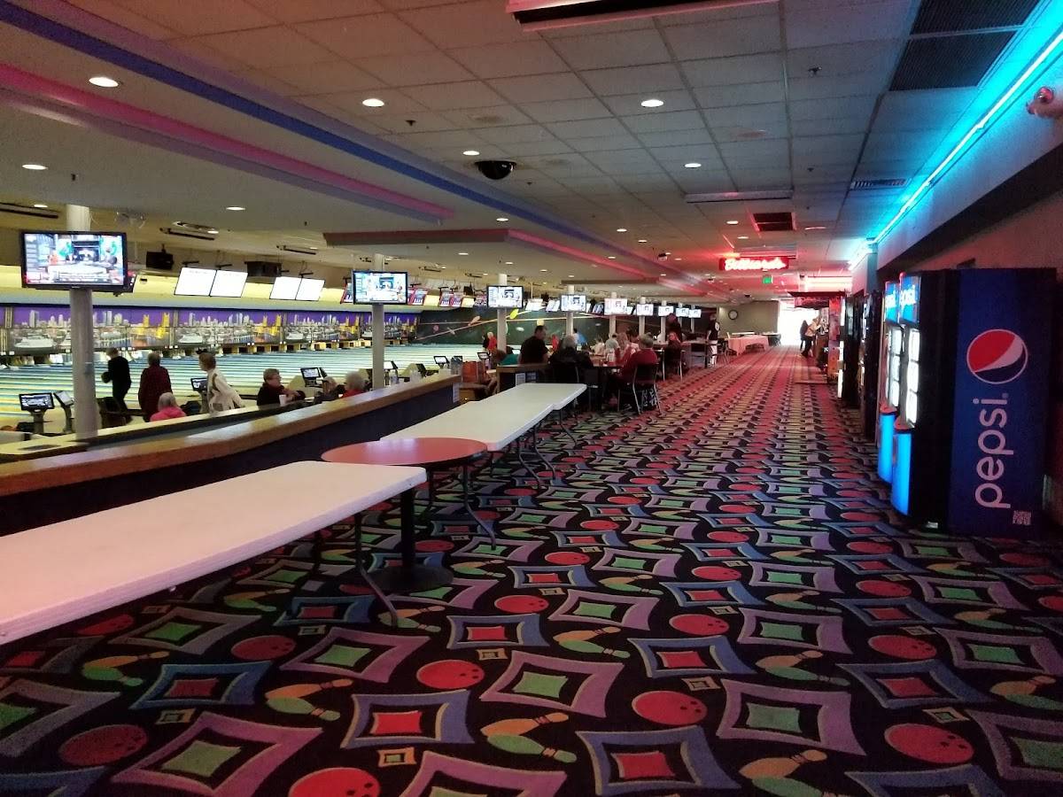 Country Club Lanes - Photo 3