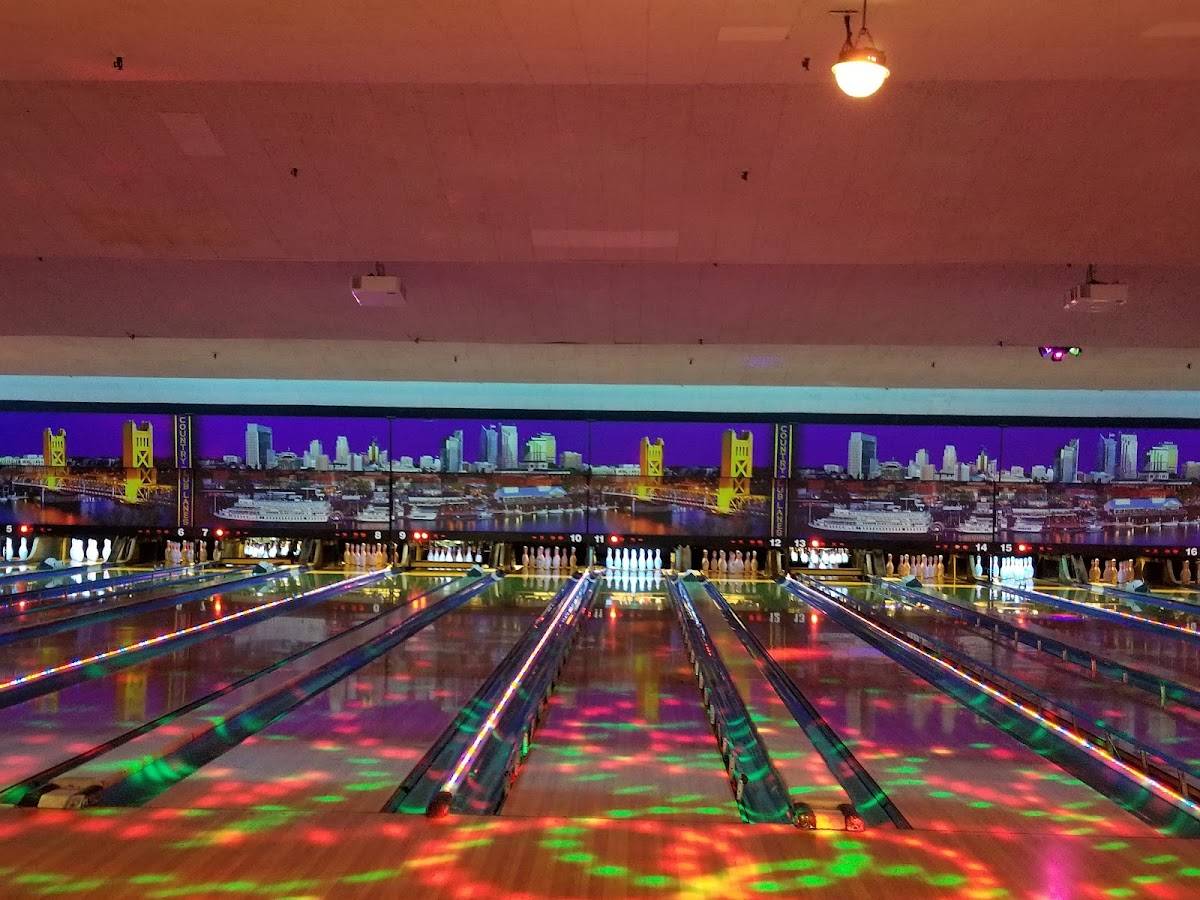 Country Club Lanes - Photo 5