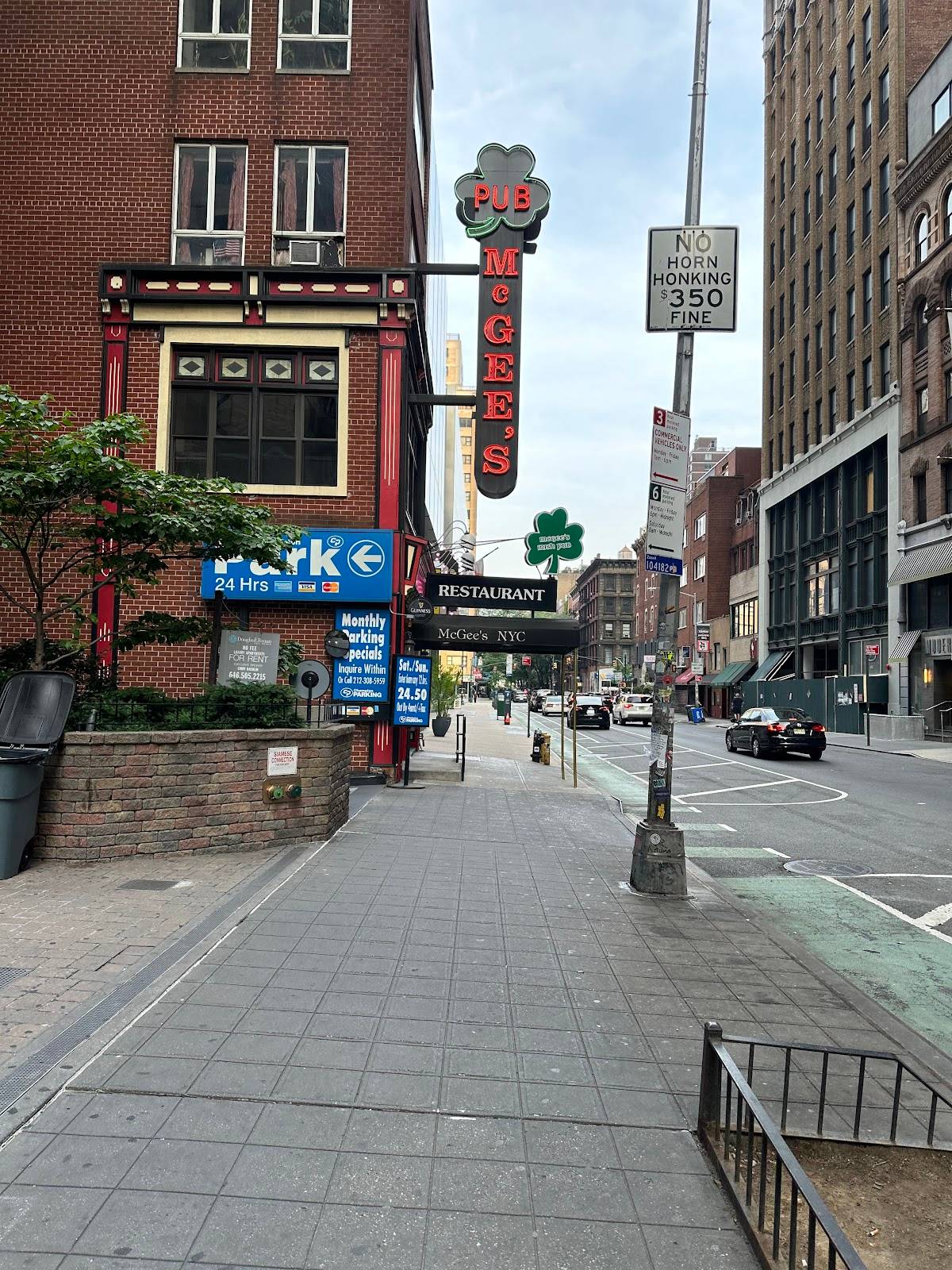 McGee's Pub restaurant in New York - photo 3