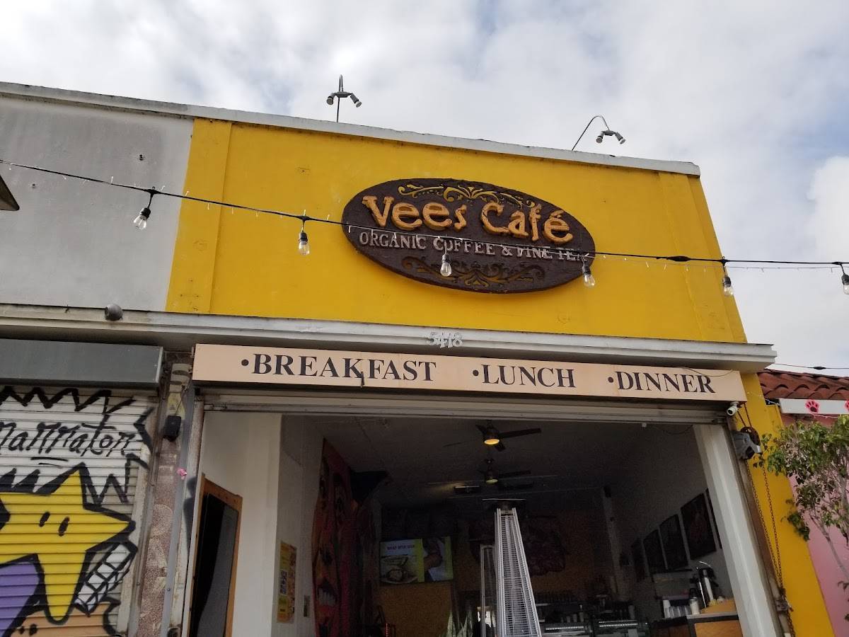 Vees Cafe restaurant in Los Angeles - photo 5