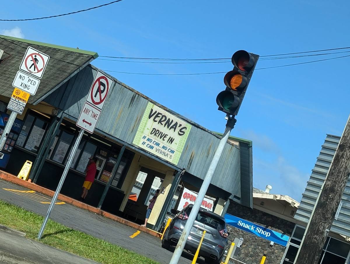 Verna's Drive In restaurant in Hilo - photo 3