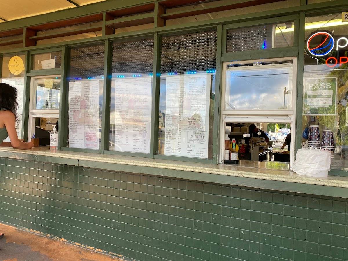 Verna's Drive In restaurant in Hilo - photo 5