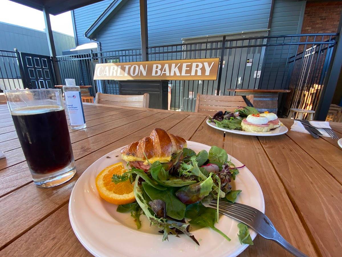 Carlton Bakery restaurant in Carlton - photo 2