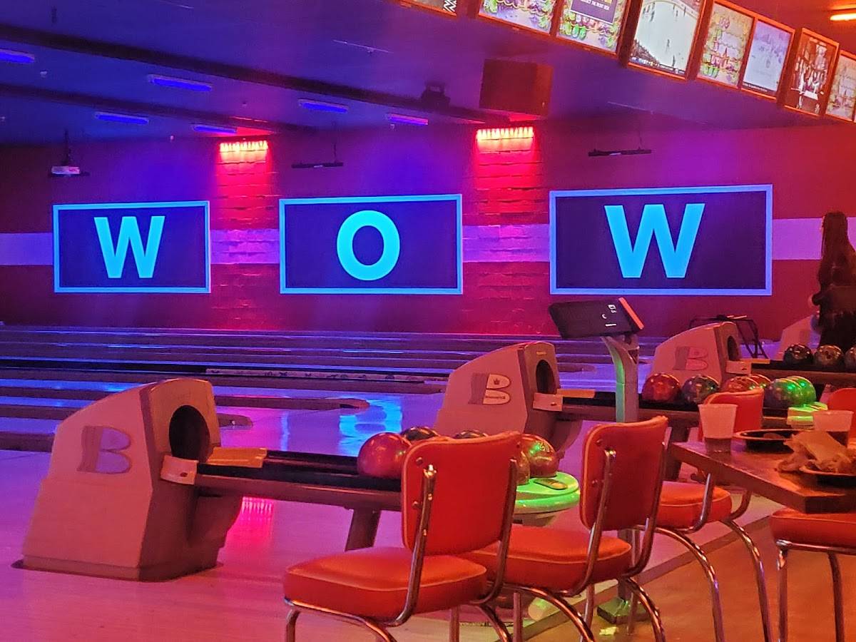 Bowlero Lakewood restaurant in Lakewood - photo 3