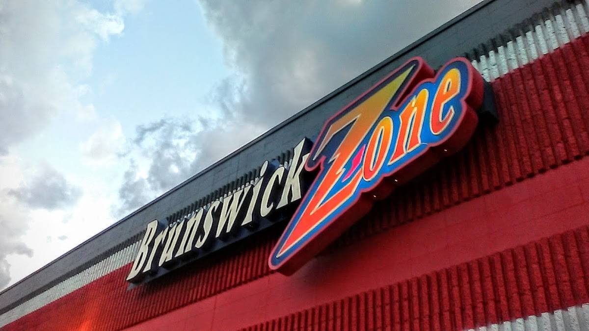 Bowlero Lakewood restaurant in Lakewood - photo 5