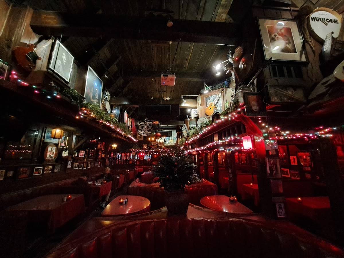 Rainbow Bar & Grill restaurant in West Hollywood - photo 3