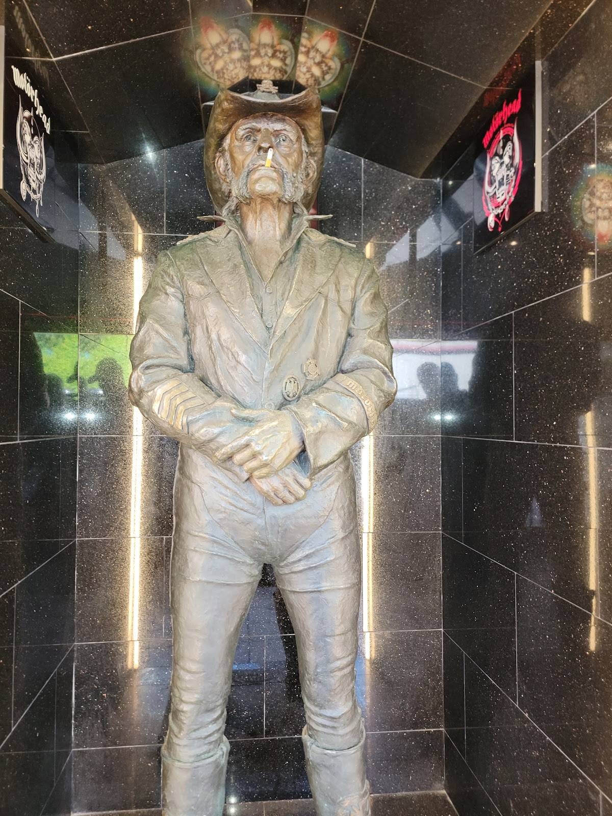 Rainbow Bar & Grill restaurant in West Hollywood - photo 4