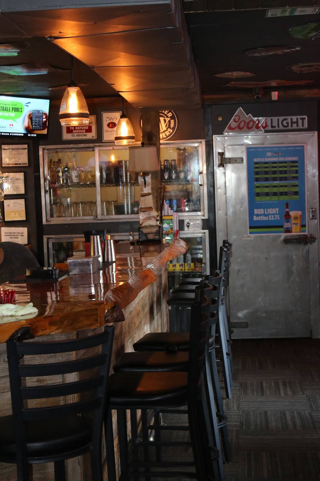 Rock Garden Tavern restaurant in Oregon City - photo 5