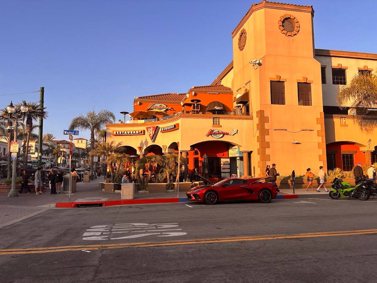 BJ's Restaurant & Brewhouse restaurant in Huntington Beach - photo 5