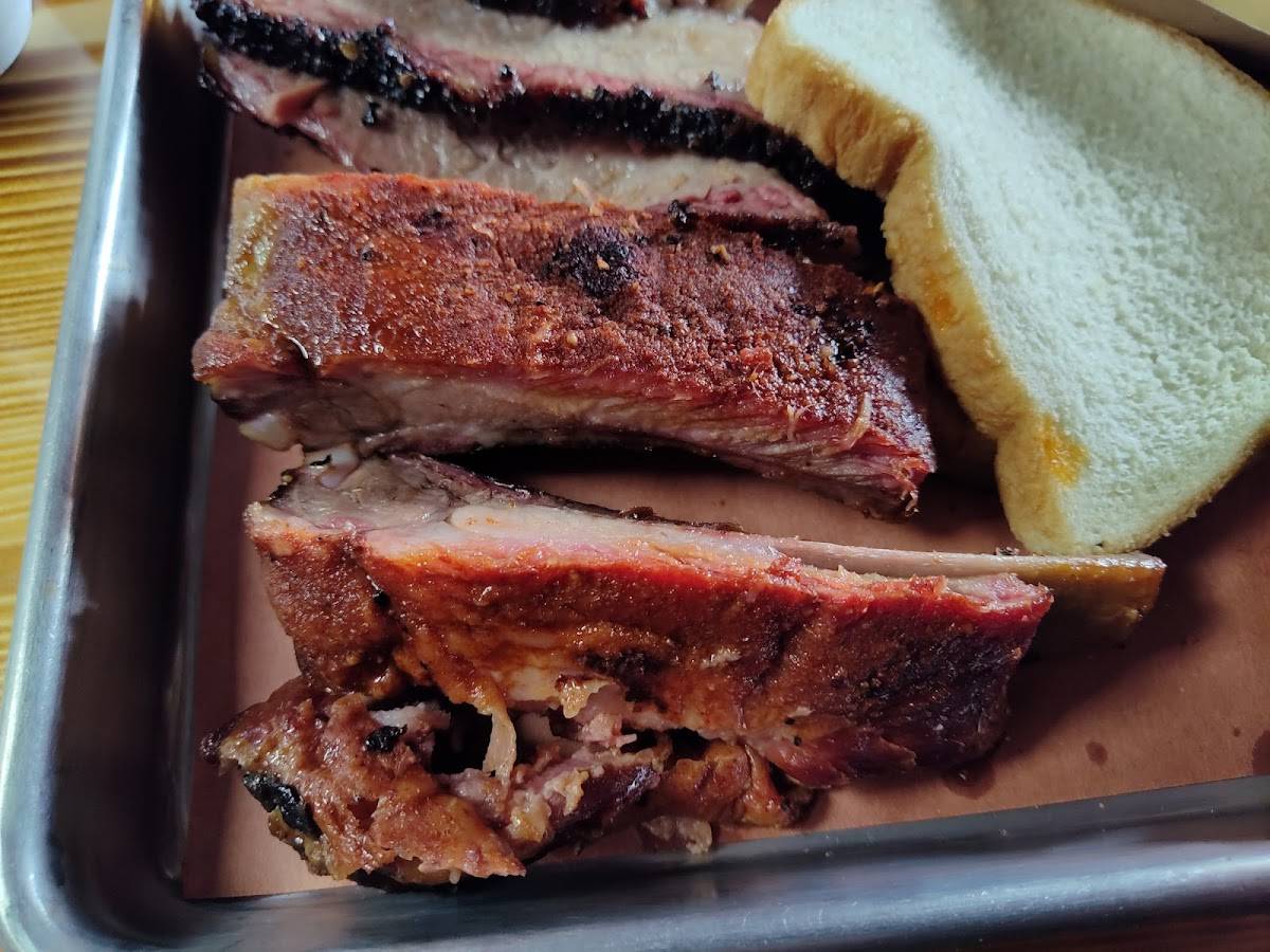 Big Bertha's BBQ and Catering restaurant in Houston - photo 4